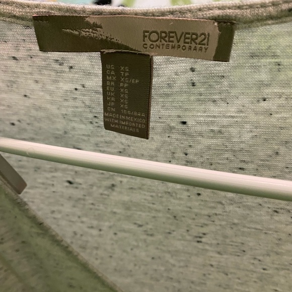 Forever 21 V neck - Picture 3 of 3